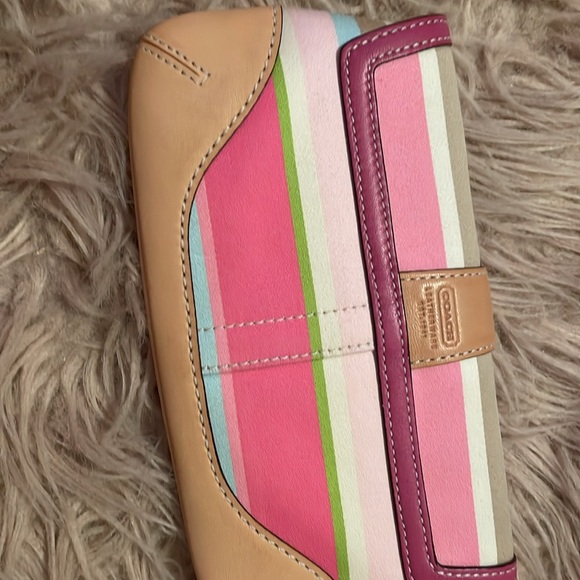 Coach summer wristlet - Picture 2 of 2